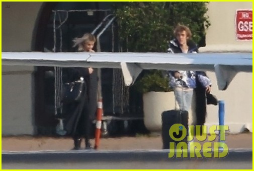 selena gomez justin bieber jet out of town together 244002226