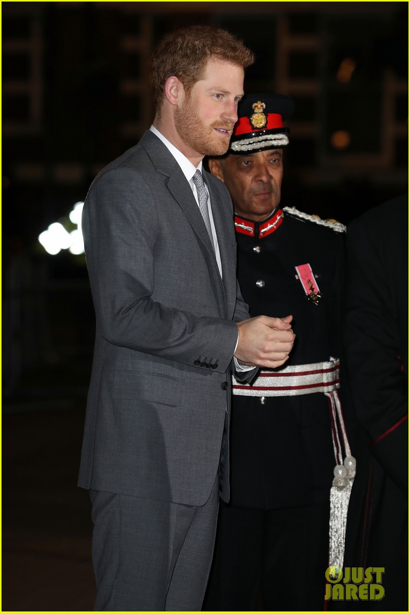prince harry asks brother william to be his best man 063996896