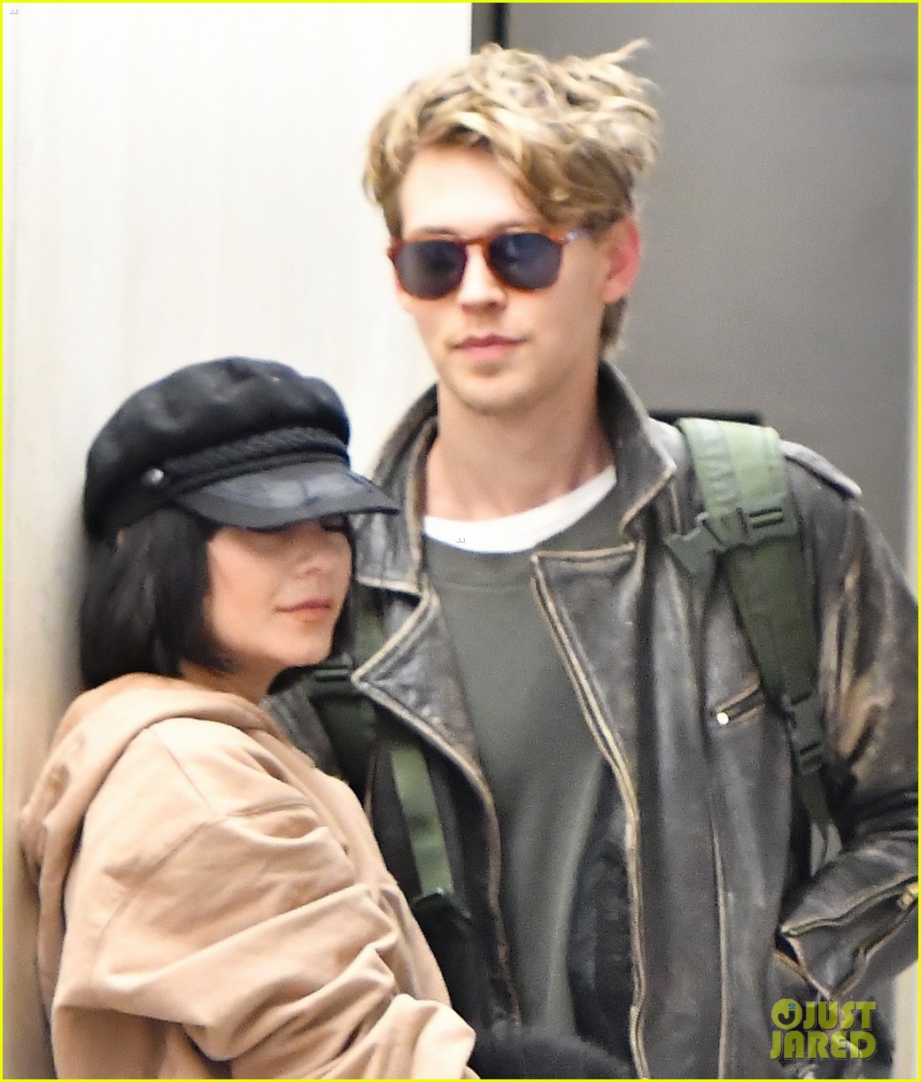 vanessa hudgens austin butler fly back to la after second act wrap 034002170