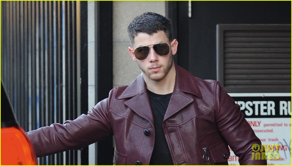 nick jonas workouts are clearly paying off 113995858