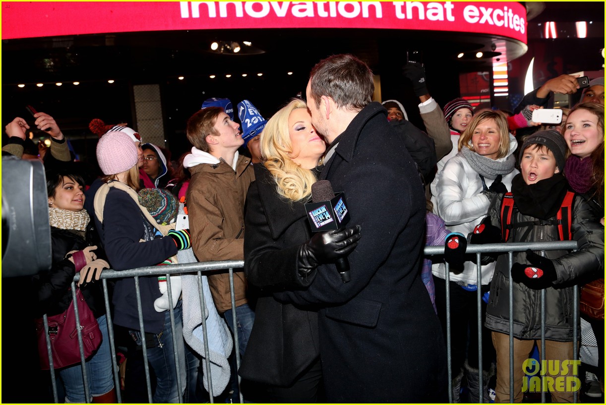 jenny mccarthy donnie wahlberg new years eve moments 014006061
