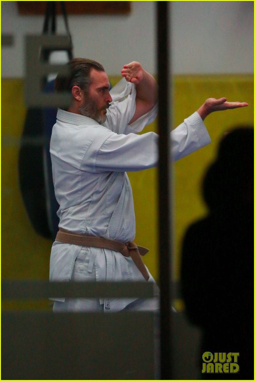 joaquin phoenix works up a sweat at his karate class 03