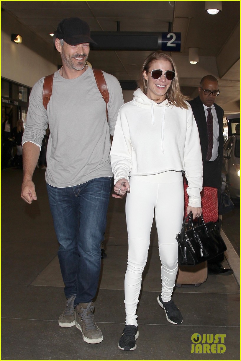 leann rimes eddie cibrian hold hands while jetting out of town 053998723