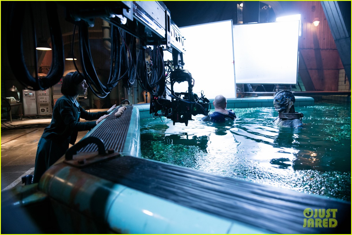 these shape of water stills take you behind the scenes 043999074