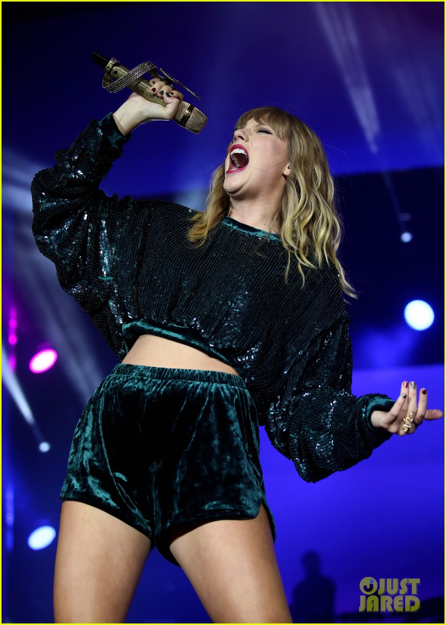 Taylor Swift & Joe Alwyn Dance to Ed Sheeran's Music at Jingle Bell