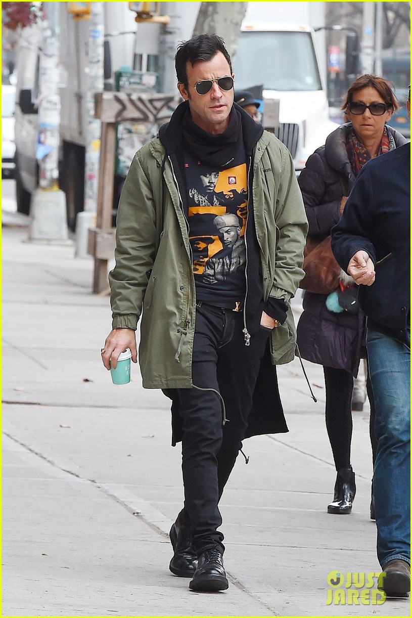justin theroux is all smiles while out in nyc 033998705