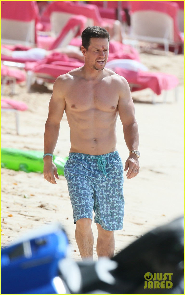 mark wahlberg joins wife rhea durham for another beach day 24
