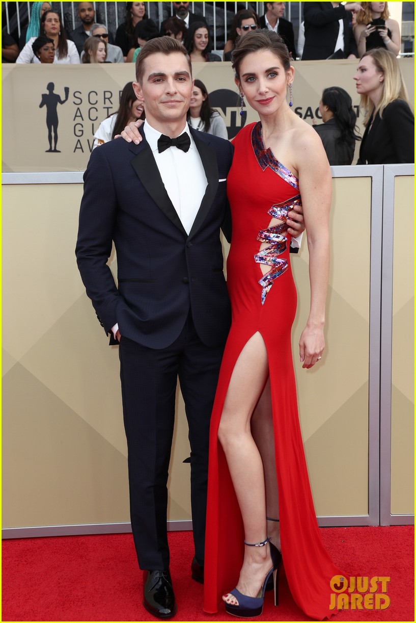 Alison Brie Addresses James Franco Allegations at SAG Awards 2018(01)