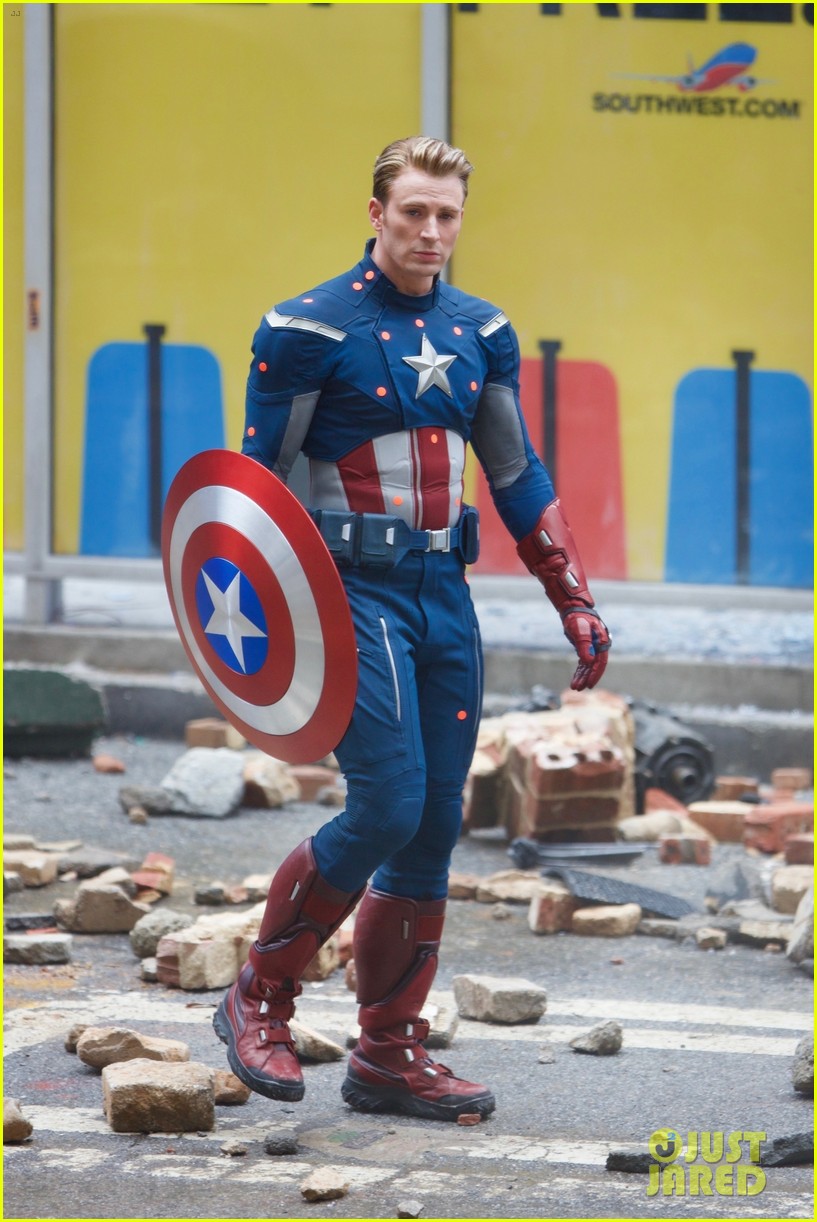 When 'Captain America' Chris Evans Called His Suit The Worst Of All The  Avengers & Said 