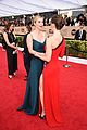alison brie betty gilpin sag awards 2018 05