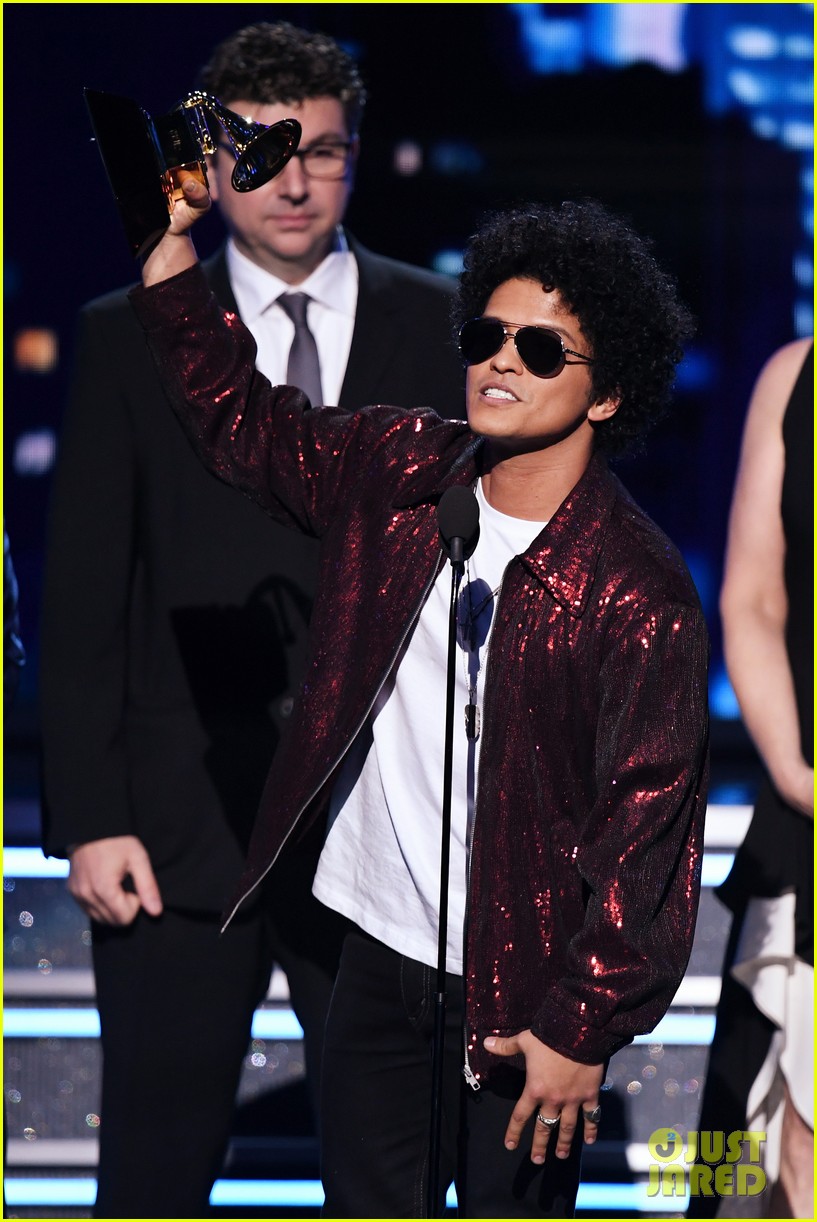 bruno mars record of the year grammys 2018 03