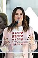 sophia bush joins forces with marisa tomei connie britton at womens march 2018 in la 06
