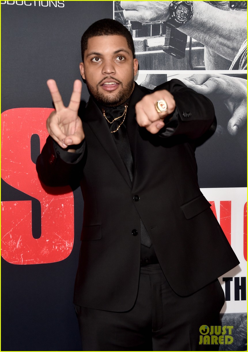 gerard butler brings girlfriend morgan brown to den of thieves premiere 054016114