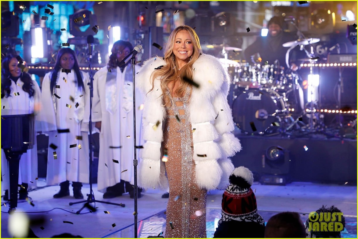 Mariah Carey Sings Live on New Year's Eve 2018, Redeems Herself! Photo