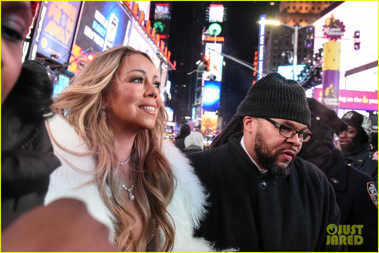 Twitter Reacts to Mariah Carey's New Year's Eve Comeback! Photo