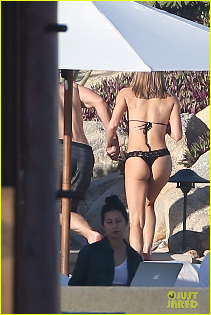 eddie cibrian flaunts tond abs on vacation with wife leann rimes 024012365