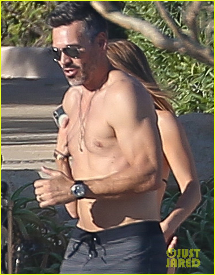 eddie cibrian flaunts tond abs on vacation with wife leann rimes 03