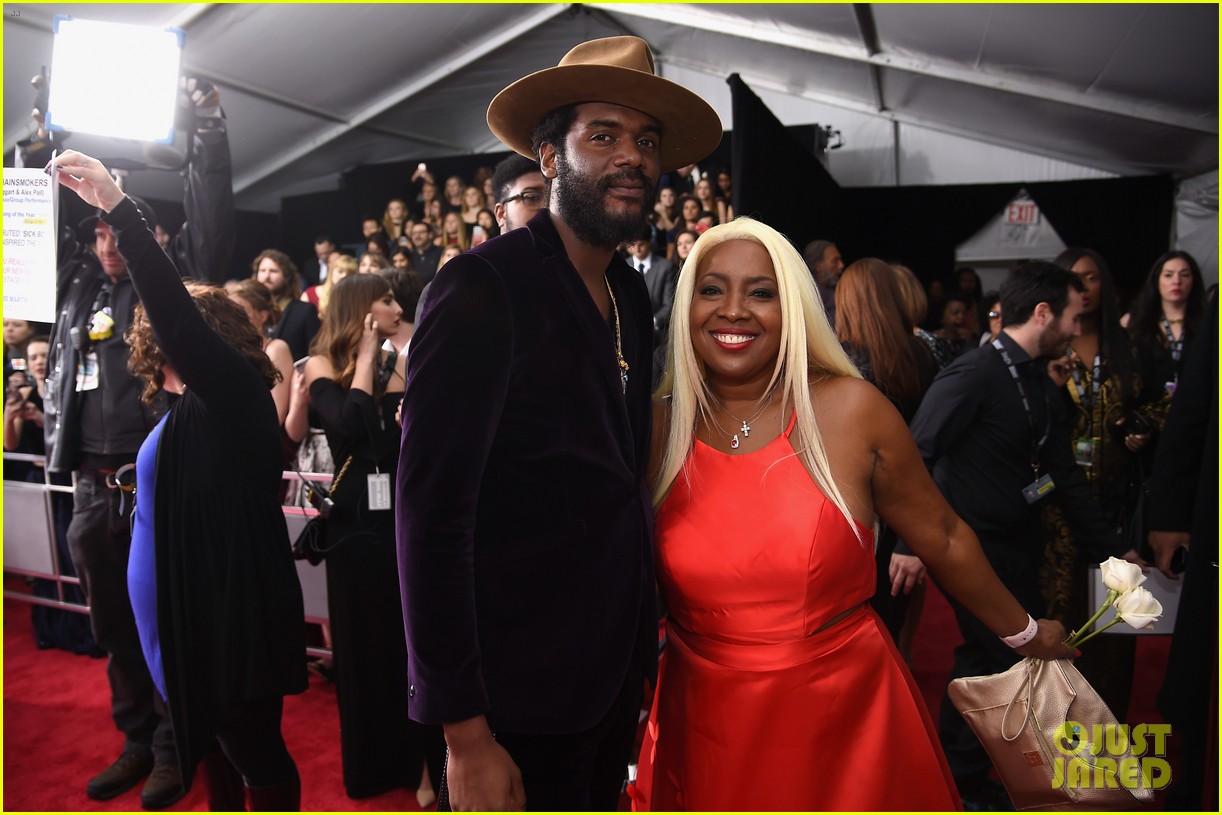 gary clark jr suits up in purple for grammys 2018 044022576