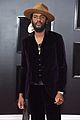 gary clark jr suits up in purple for grammys 2018 06