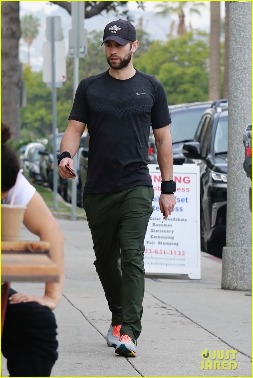 chace crawford looks buff leaving the gym in la 054015696