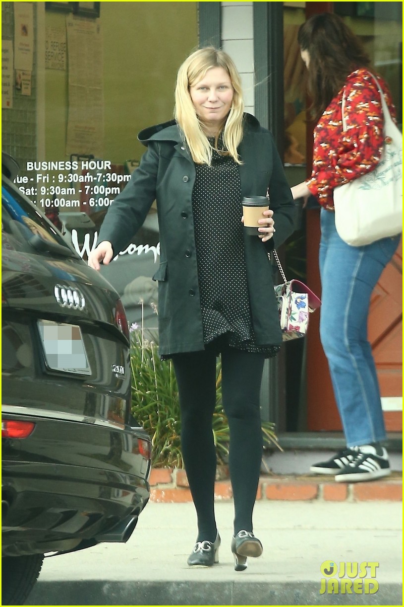 Kirsten Dunst Shows Off Baby Bump Grabbing Coffee with Fiance Jesse