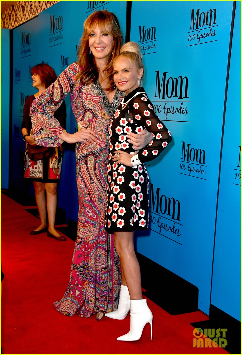 Anna Faris & Allison Janney Celebrate 100 Episodes of 'Mom'! Photo