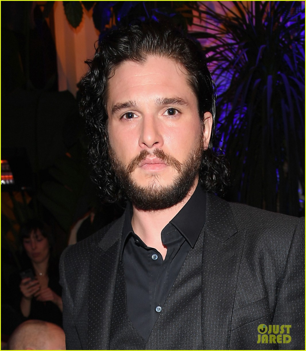 kit harington attends two dolce fashion shows in one day 034014274