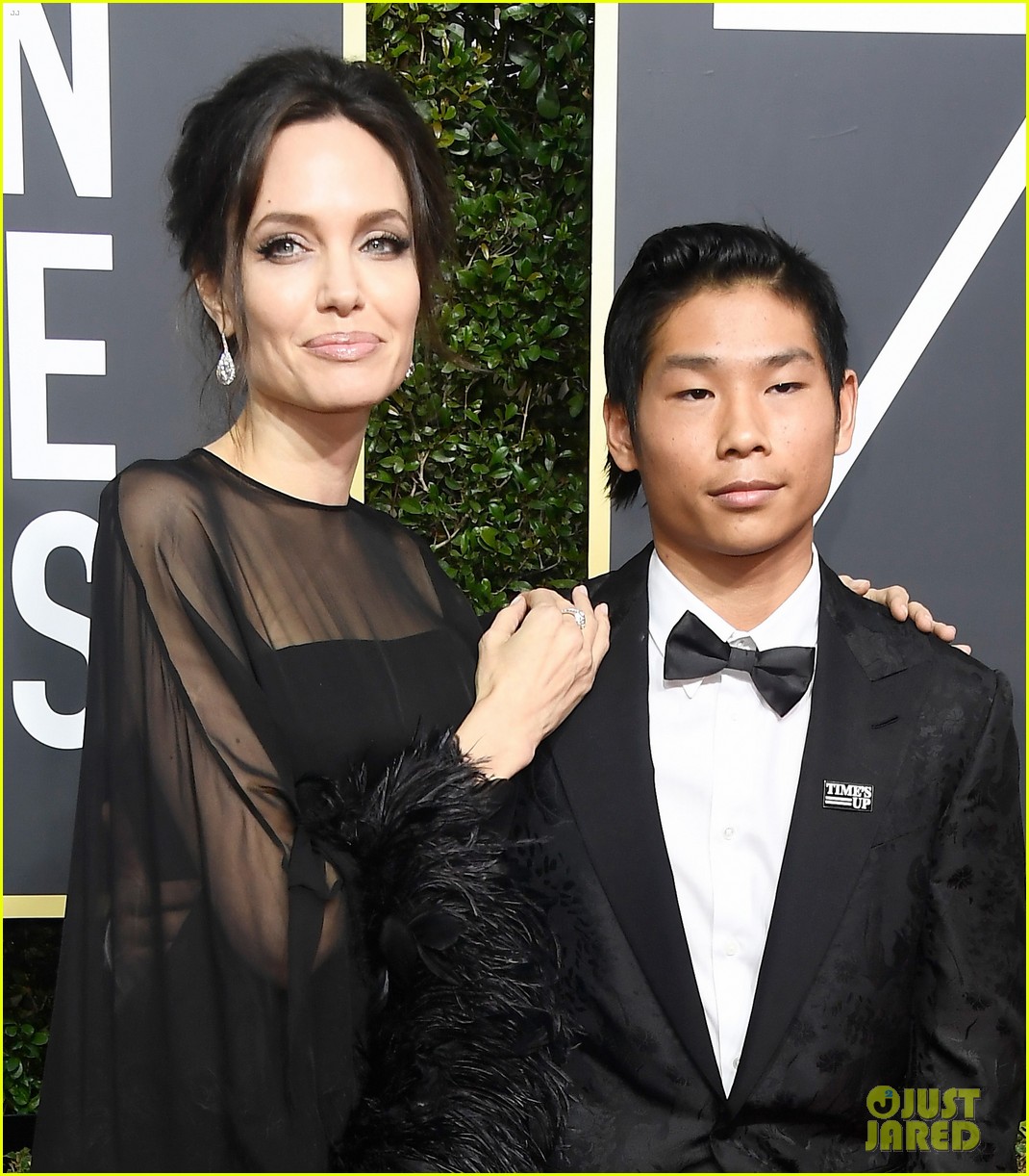 angelina jolie son pax wears times up pin golden globes 2018 04