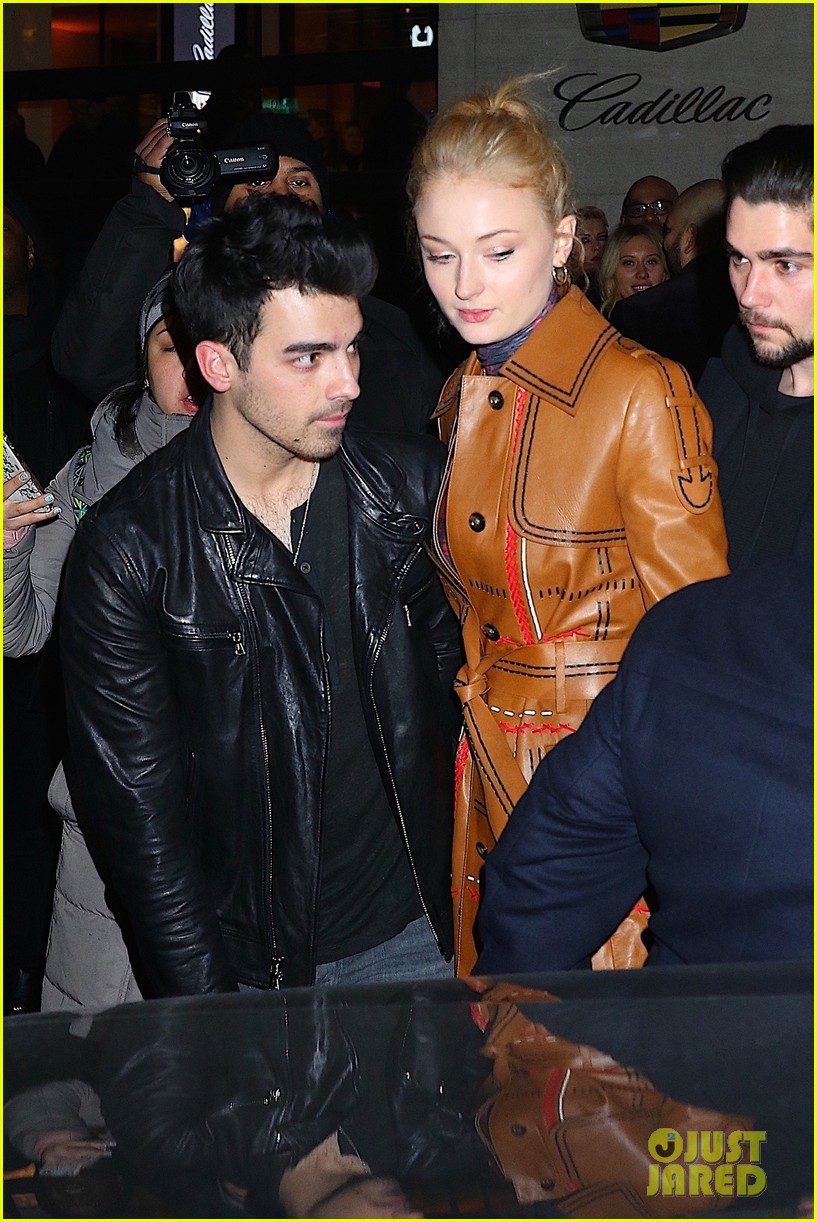 joe jonas sophie turner couple up at pre grammys party 024021853