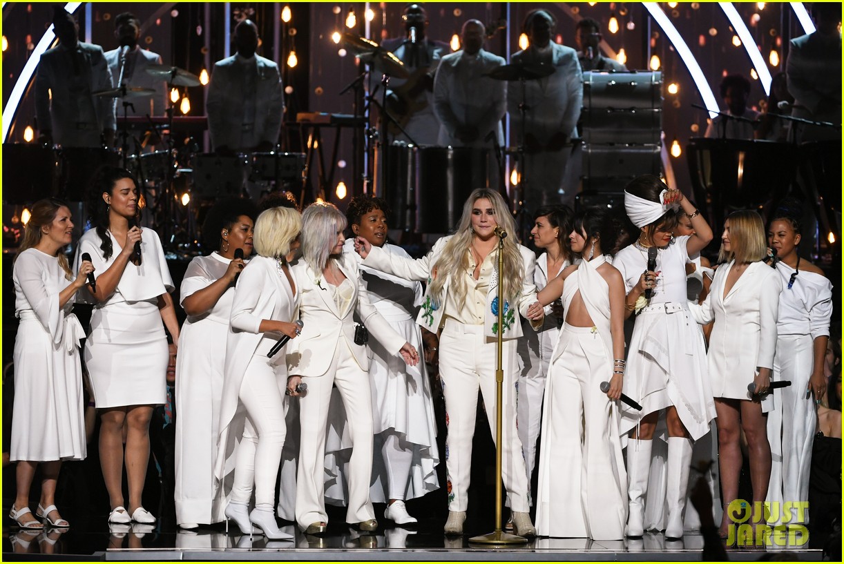Celebrities Praise Kesha's Powerful Grammys 2018 Performance Read the