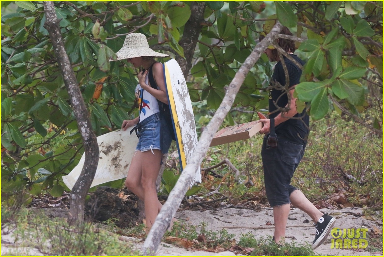 diane kruger and norman reedus cuddle on the beach in costa rica2 554008129