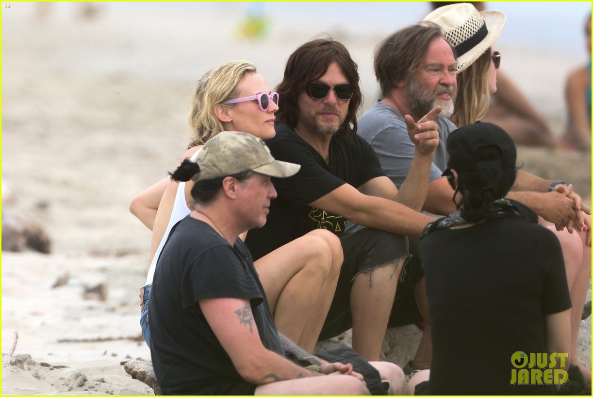 diane kruger and norman reedus cuddle on the beach in costa rica2 62