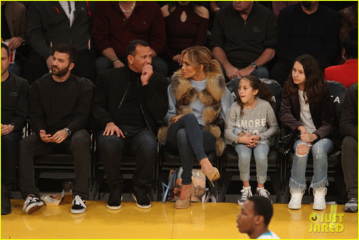 Jennifer Lopez & Alex Rodriguez Take Their Kids to the Lakers Game