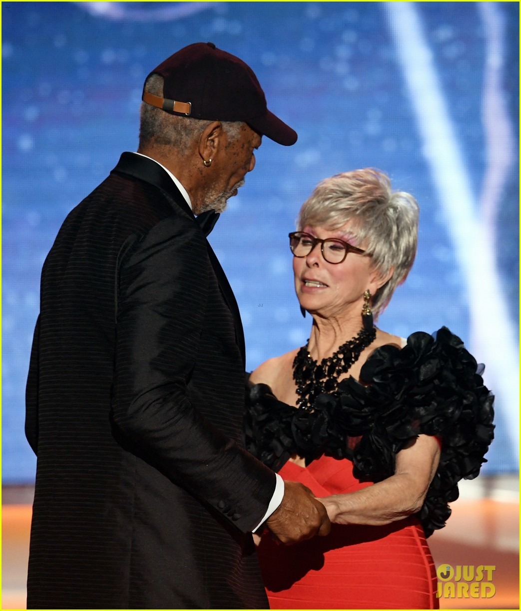 Freeman Accepts the Lifetime Acheivement Award at SAG Awards