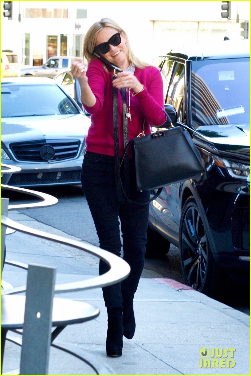reese witherspoon pink sweater errands 01