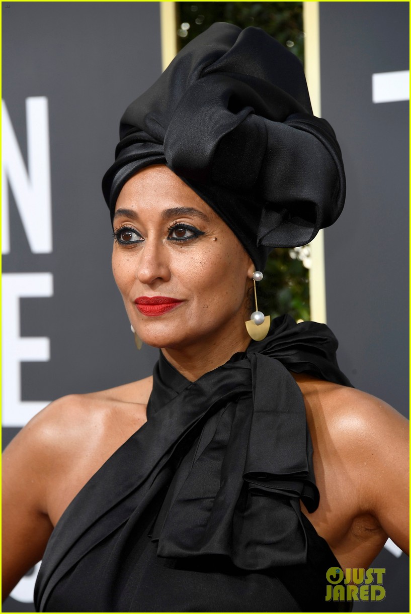 tracee ellis ross looks glam in black turban at golden globes 2018 094010168