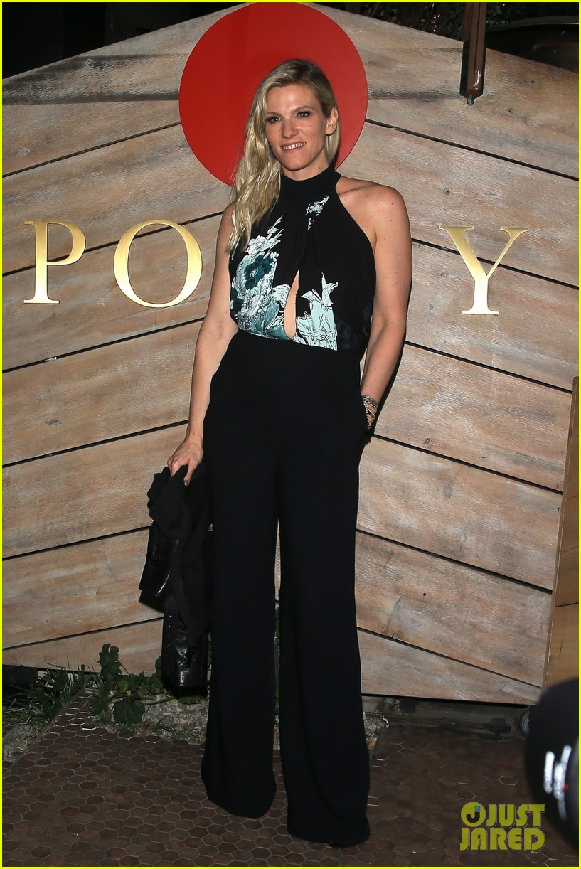 Ben Affleck's Girlfriend Lindsay Shookus Goes Solo at Golden Globes(02)