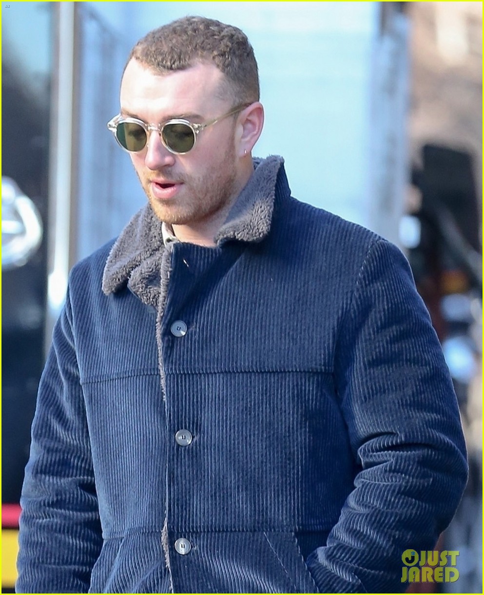 sam smith bundles up in blue ahead of grammys performance 044021735