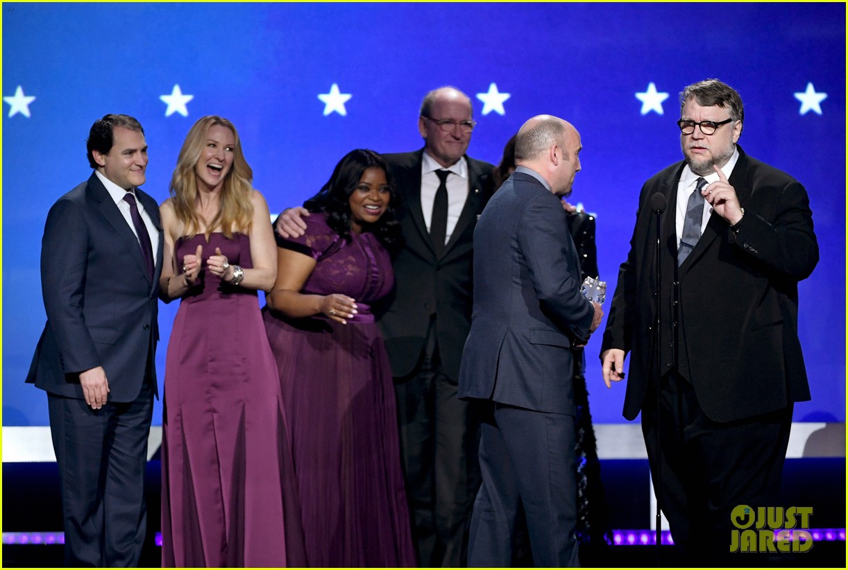 octavia spencer joins best director guillermo del toro at critics choice awards 044013321
