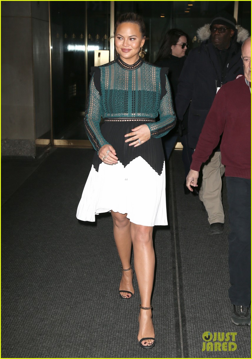 Chrissy Teigen Reveals She Literally Bowed Before Beyonce at Grammys