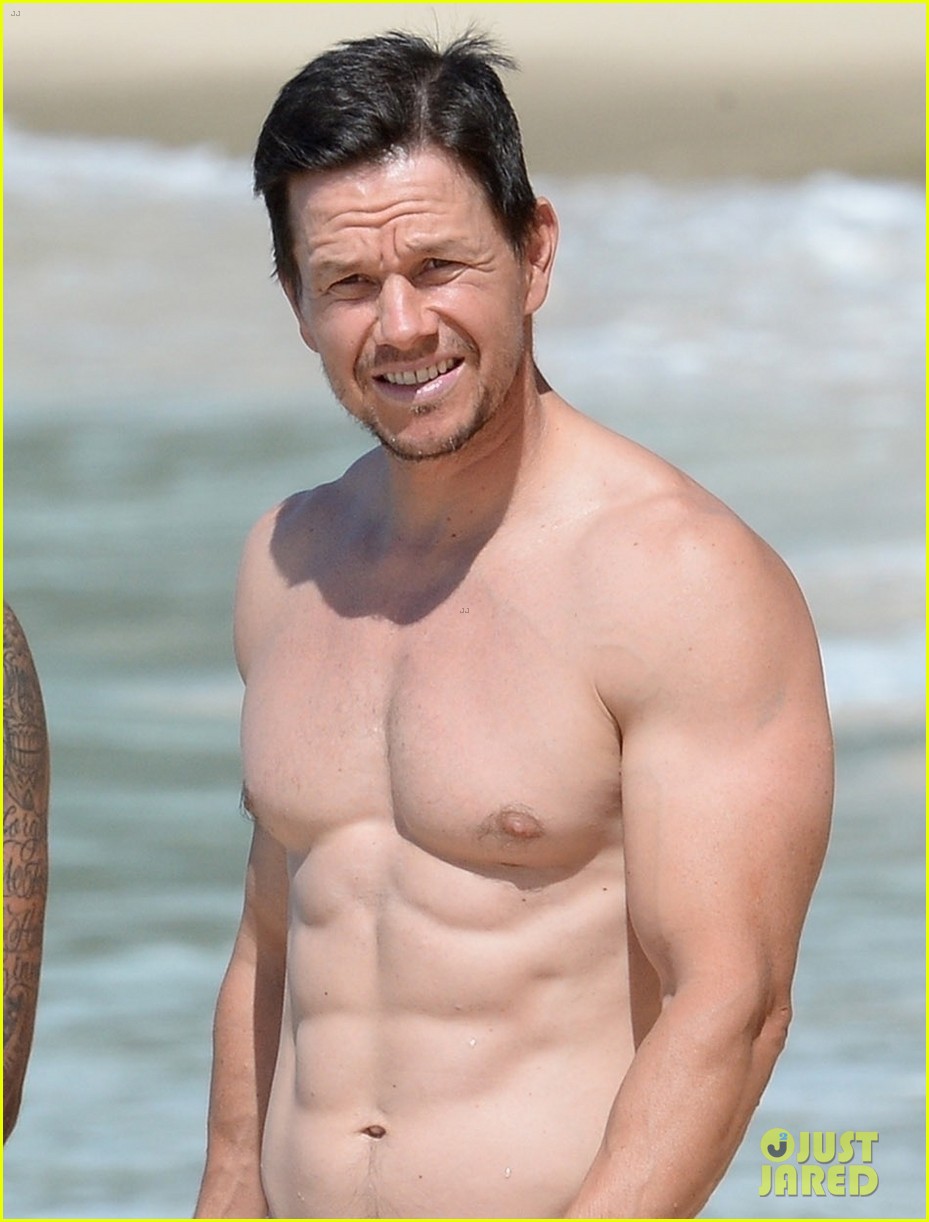 mark wahlberg flaunts chiseled abs on new years day stroll in barbados 044006532