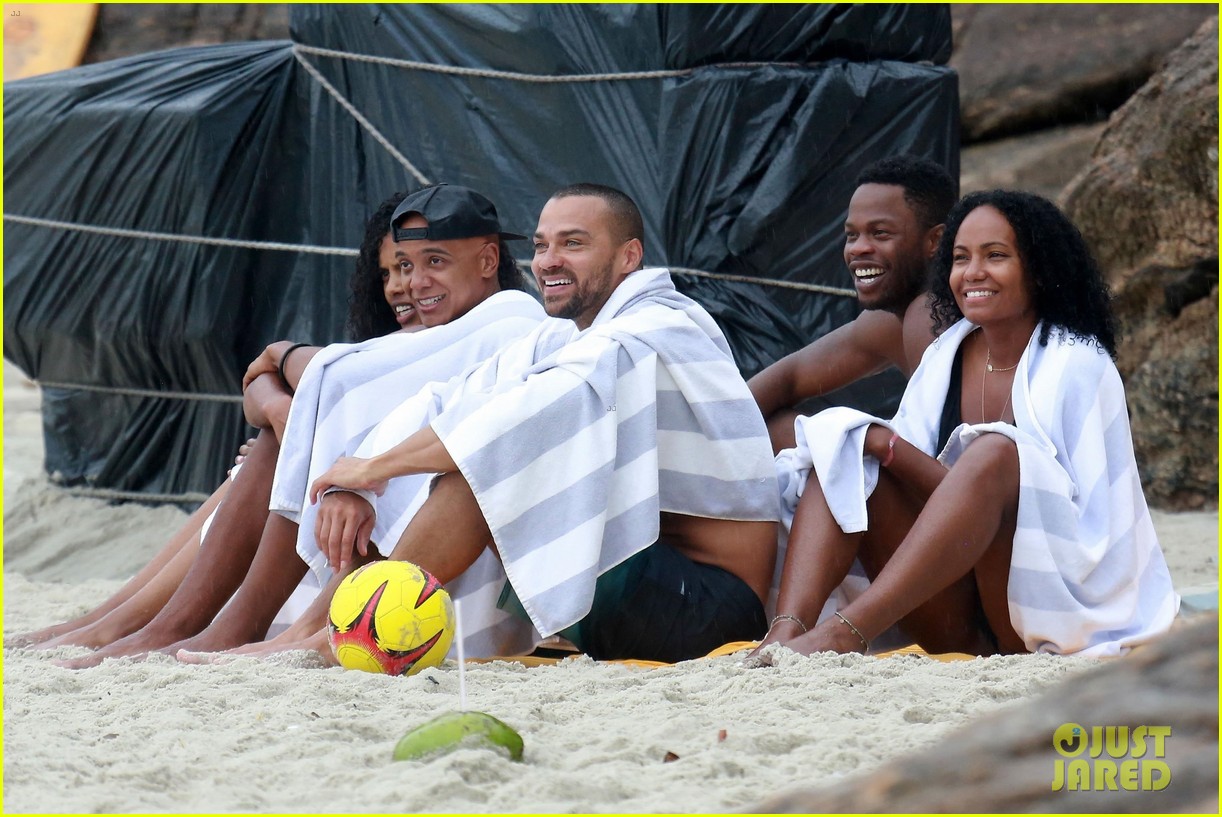 shirtless jesse williams shows off his abs on the beach 04