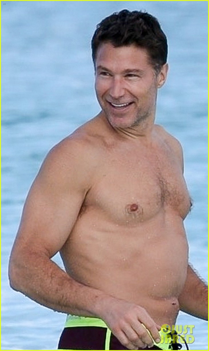 michelle williams and shirtless boyfriend andrew youmans hit the beach in the bahamas 044012275