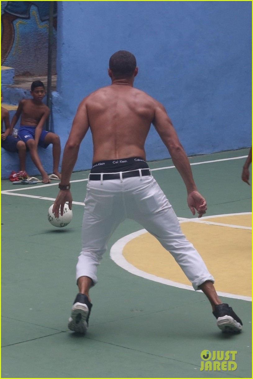 Jesse Williams Goes Shirtless, Bares Ripped Abs While Playing with