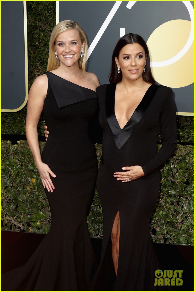 Reese Witherspoon & Eva Longoria Pose Together at Golden Globes 2018