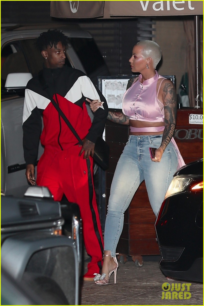 Amber Rose & 21 Savage Enjoy a Romantic Valentine's Day Dinner Date(00)