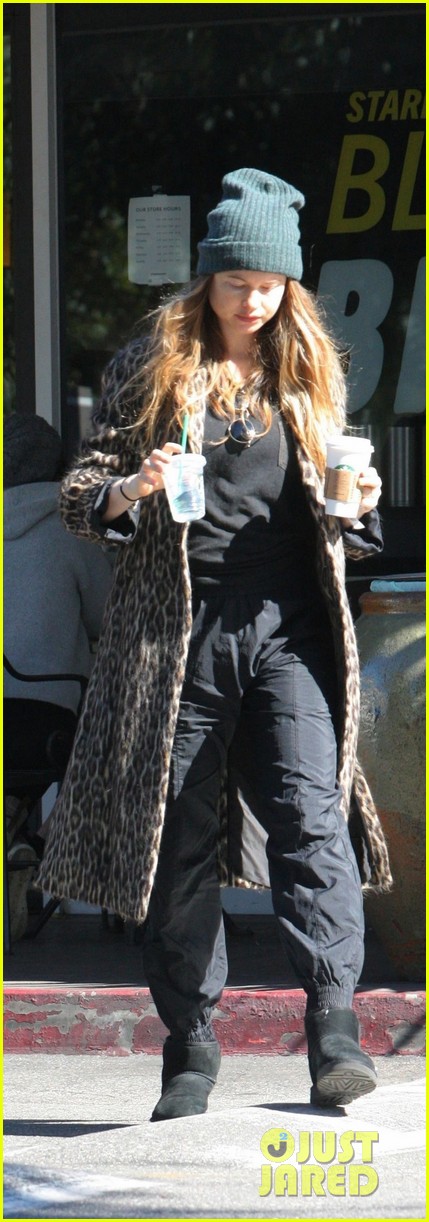 behati prinsloo steps out after birth second child 024037045