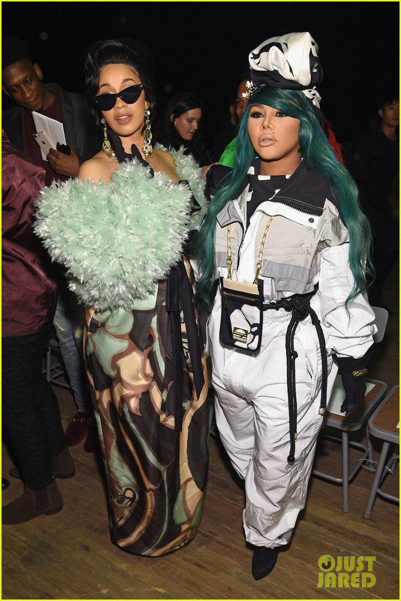 cardi b is glam in green at marc jacobs fashion show 434033309