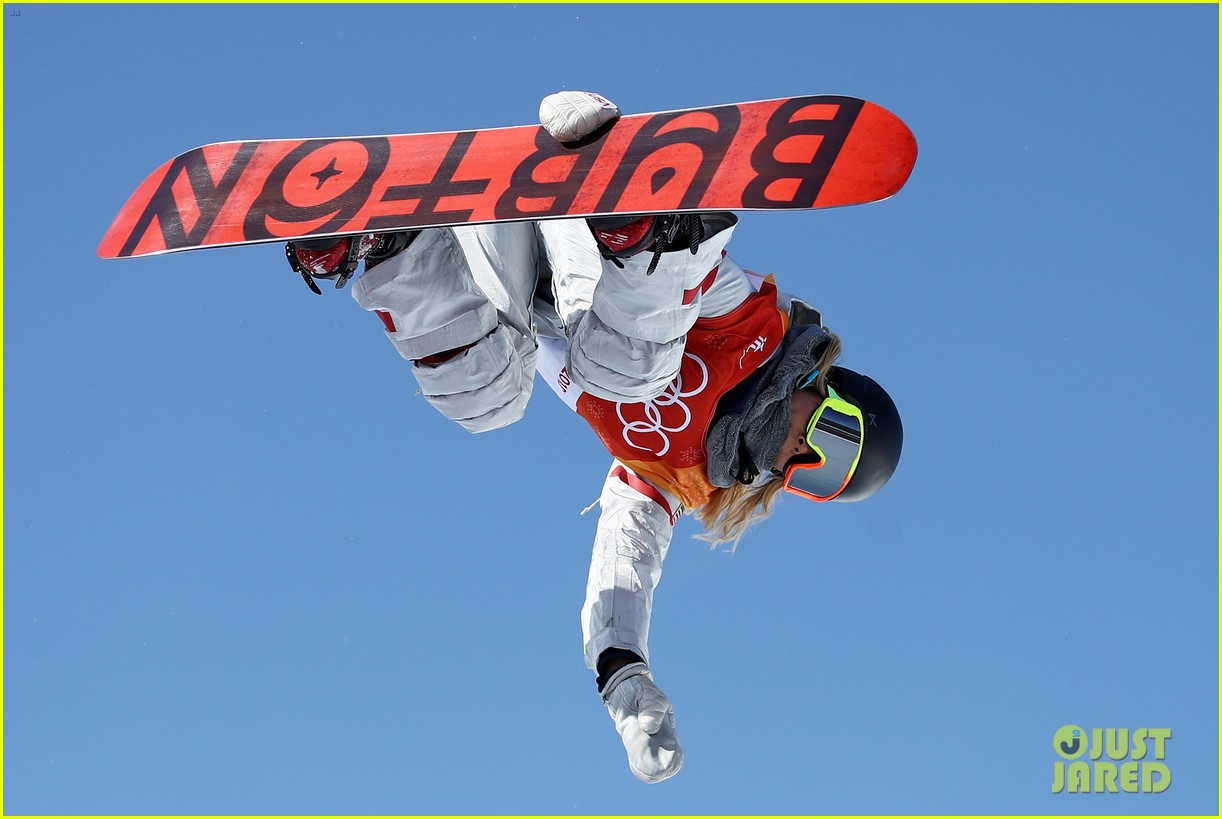 Chloe Kim Wins Gold For U.S. In Women's Halfpipe Snowboarding! Photo(02)