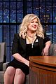 kelly clarkson performs two songs on late night discusses the voice 02